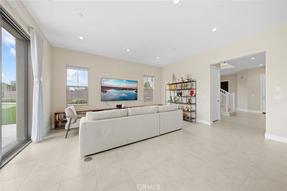 134 Tomahawk Irvine, CA 92618