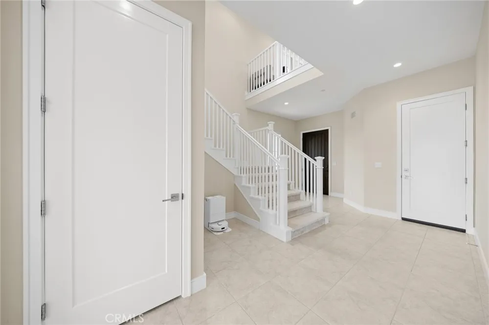 134 Tomahawk Irvine, CA 92618