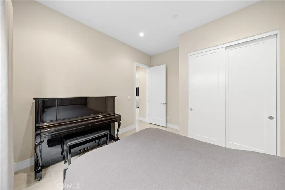 134 Tomahawk Irvine, CA 92618