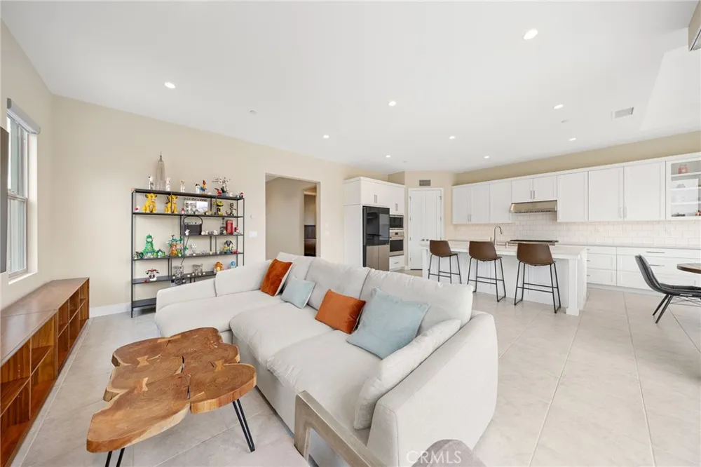 134 Tomahawk Irvine, CA 92618