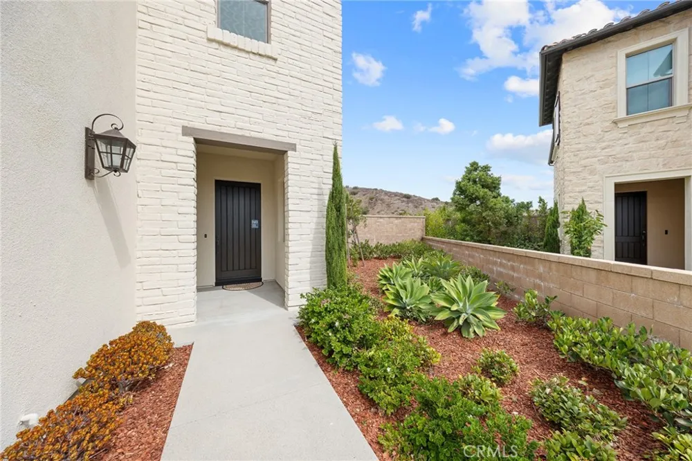 134 Tomahawk Irvine, CA 92618