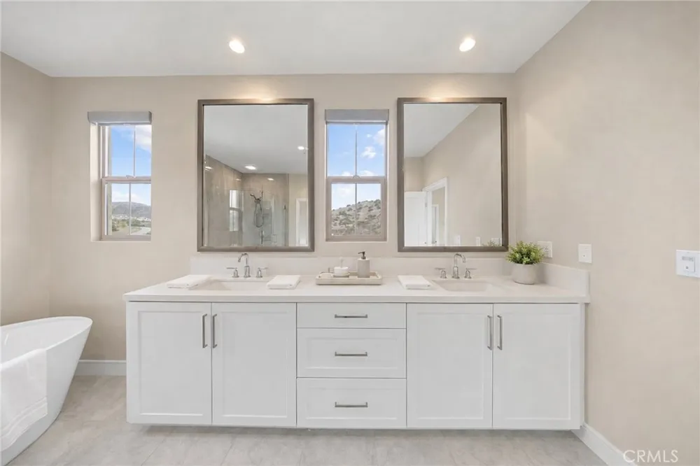 134 Tomahawk Irvine, CA 92618