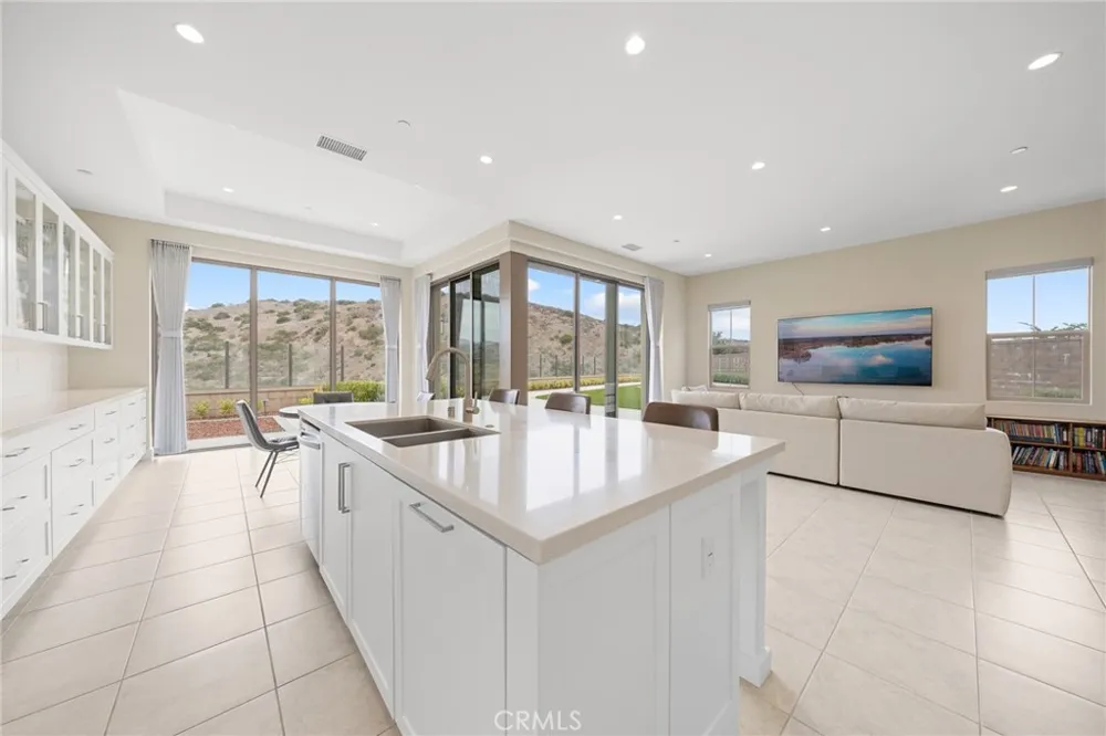 134 Tomahawk Irvine, CA 92618
