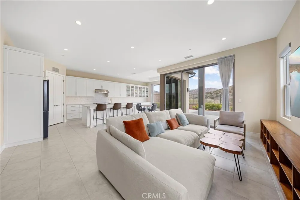 134 Tomahawk Irvine, CA 92618