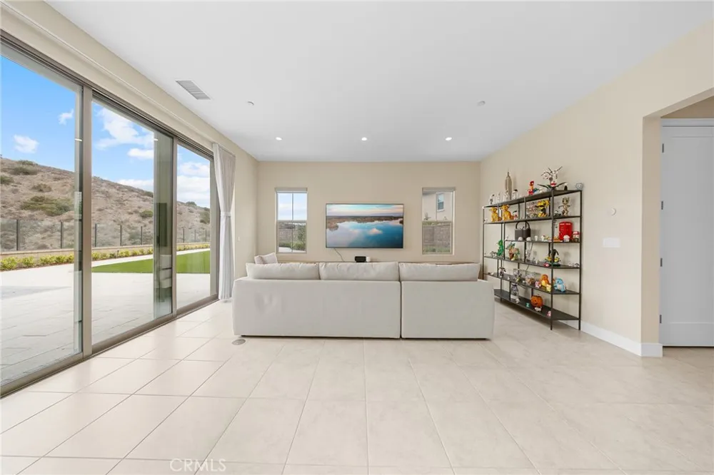 134 Tomahawk Irvine, CA 92618