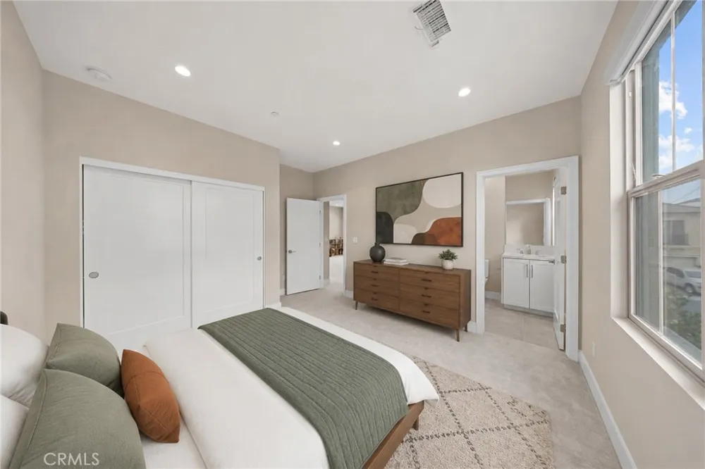 134 Tomahawk Irvine, CA 92618
