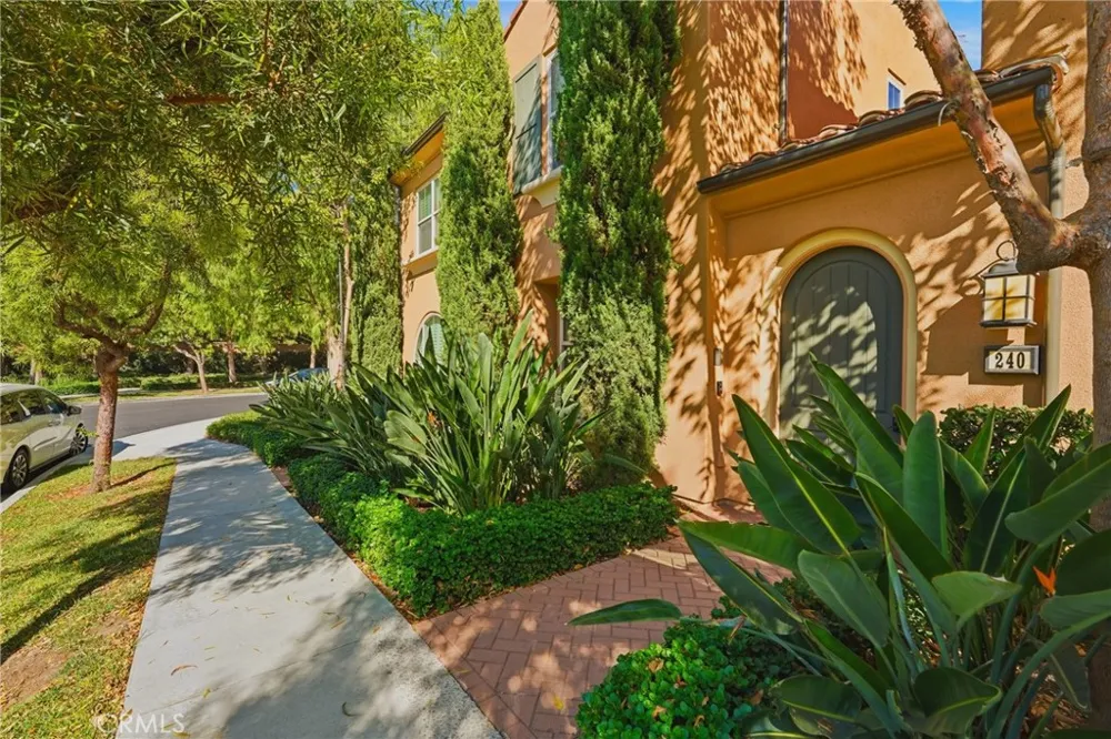 240 Mayfair Irvine, CA 92620