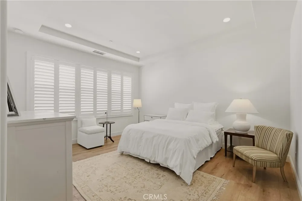 240 Mayfair Irvine, CA 92620
