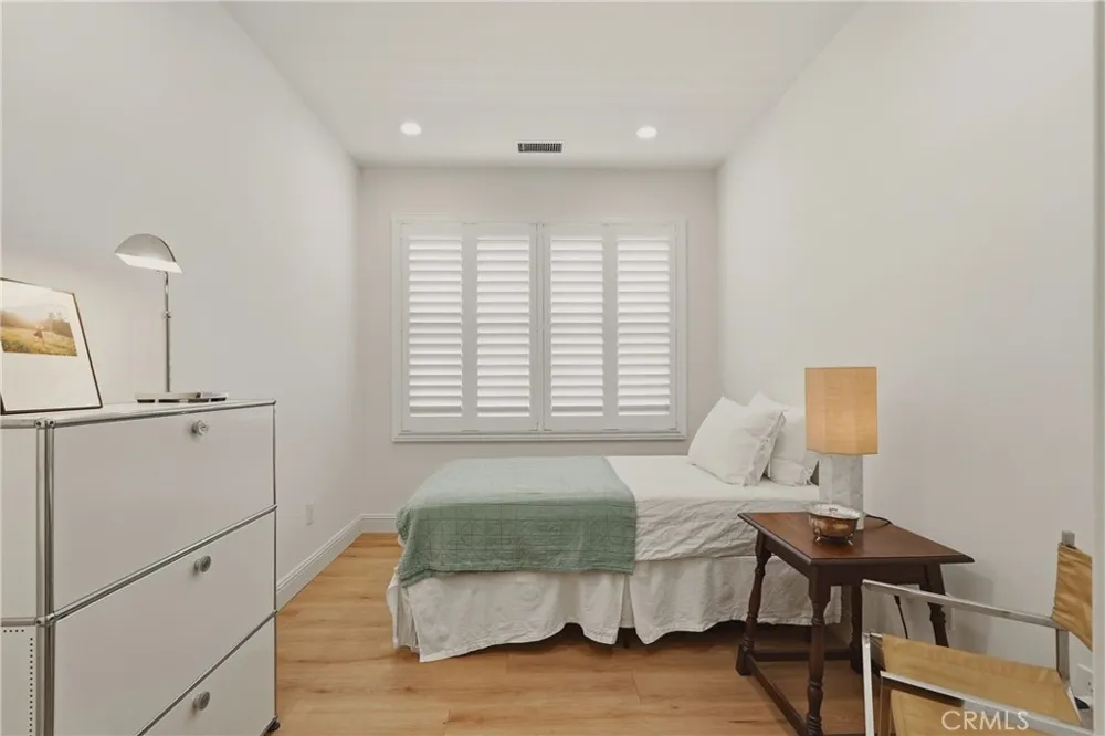 240 Mayfair Irvine, CA 92620