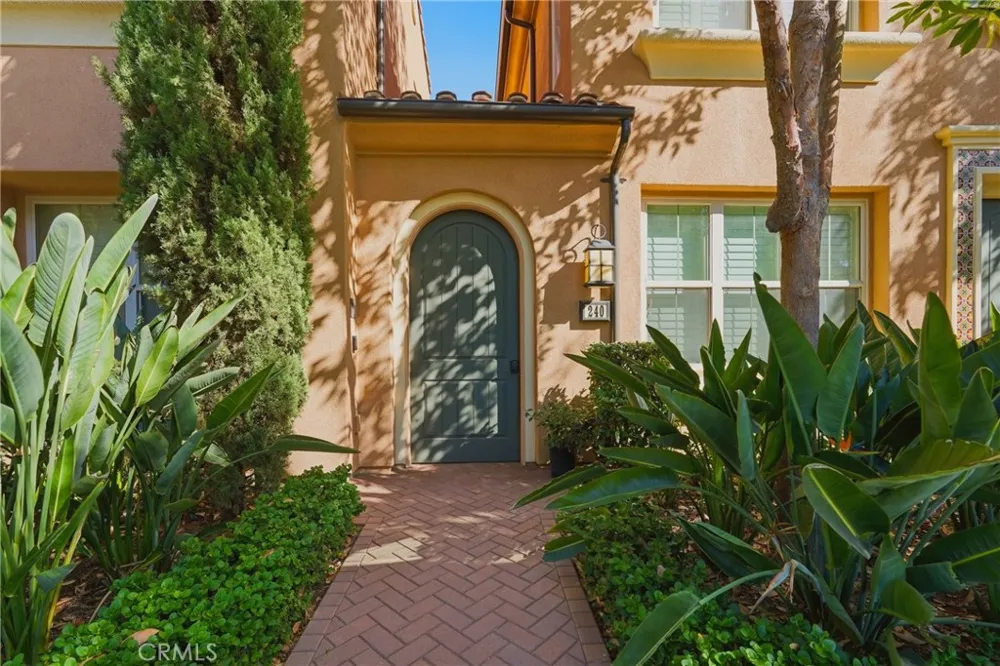 240 Mayfair Irvine, CA 92620