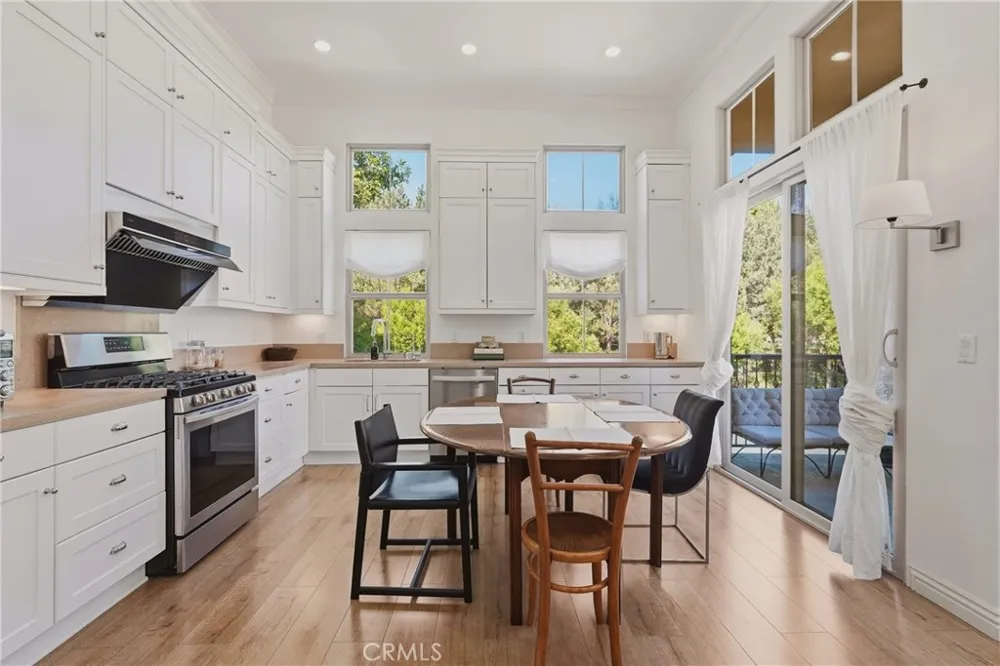 240 Mayfair Irvine, CA 92620