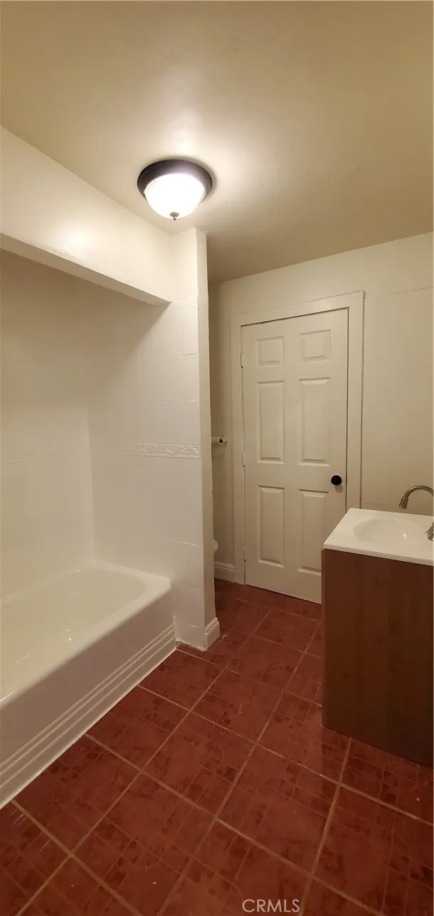 9621 San Vincente Avenue #A South Gate, CA 90280