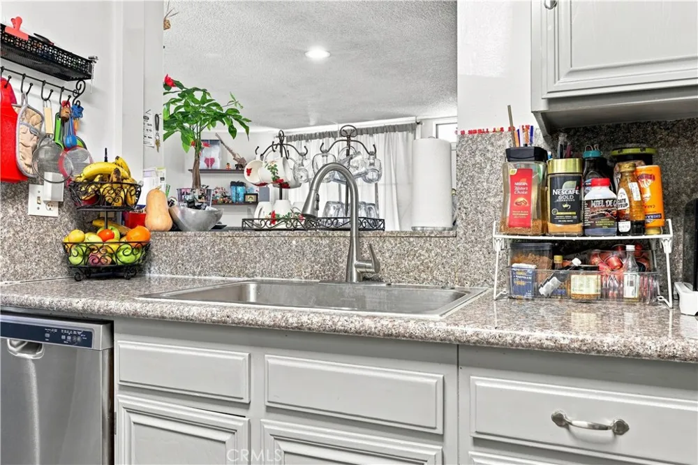 9625 Sylmar Avenue #23 Panorama City, CA 91402
