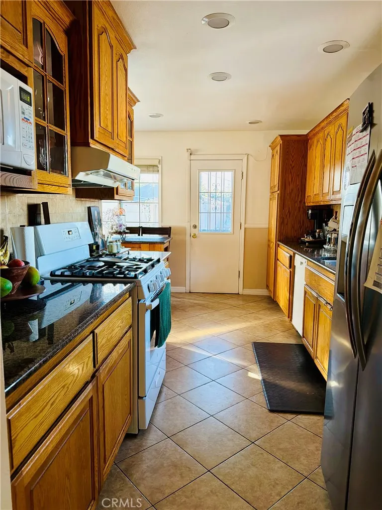 6093 Merito San Bernardino, CA 92404