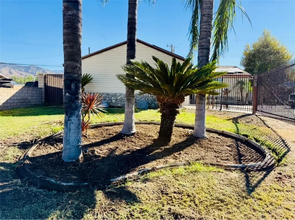 6093 Merito San Bernardino, CA 92404