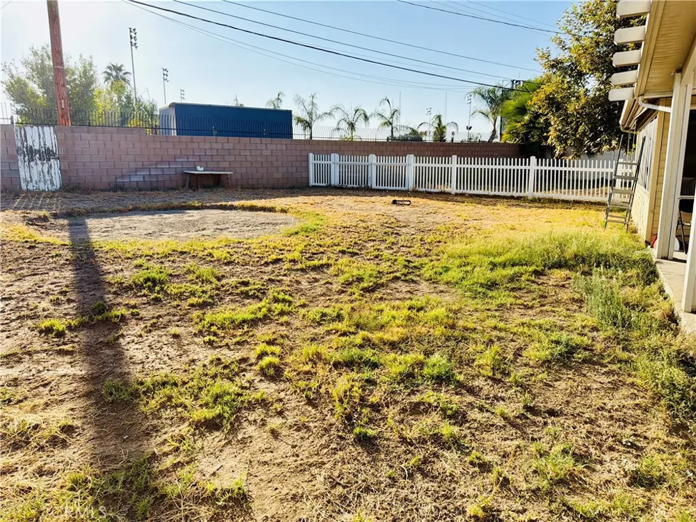 6093 Merito San Bernardino, CA 92404