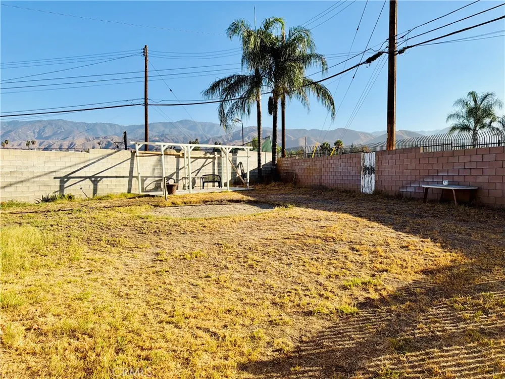 6093 Merito San Bernardino, CA 92404
