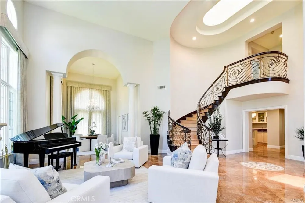 12370 Fairbanks Drive Tustin, CA 92782
