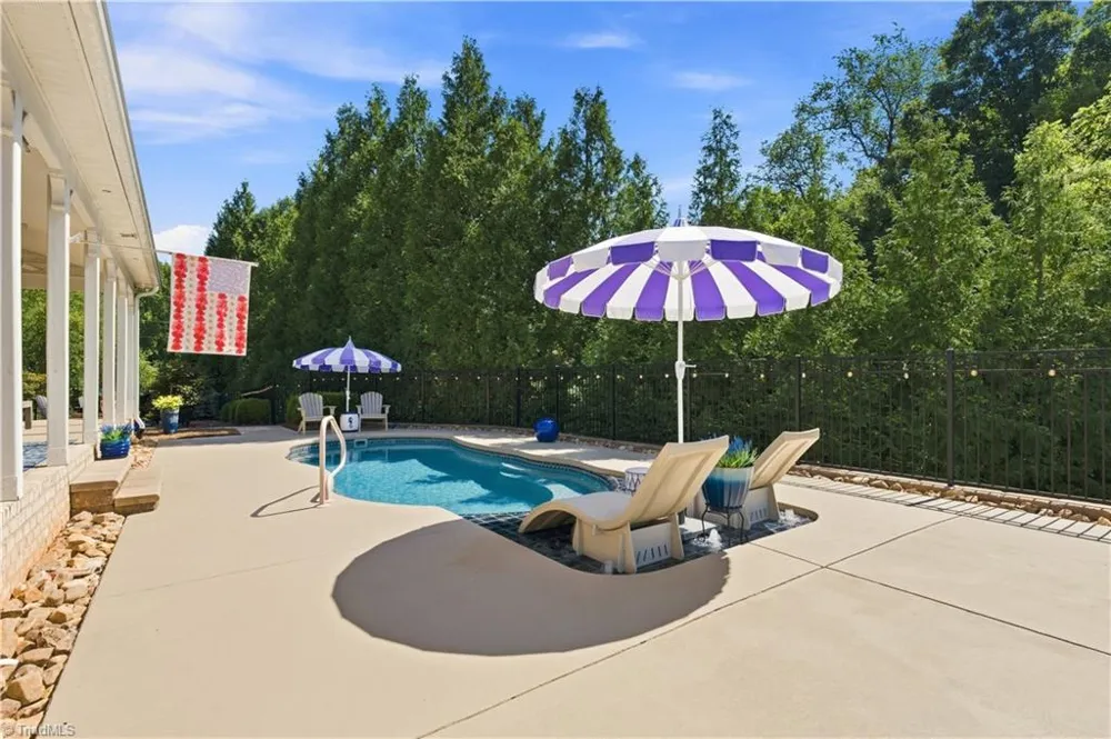 4803 Hampton Oak Court Clemmons, NC 27012