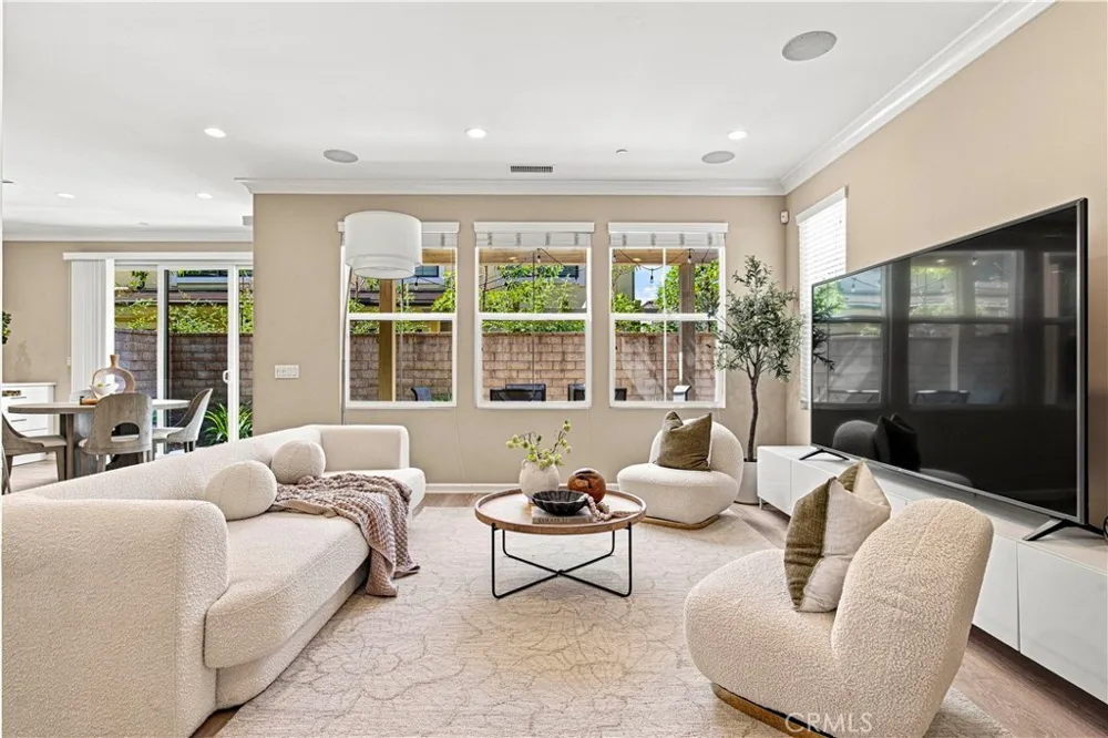 259 Rodeo Irvine, CA 92602