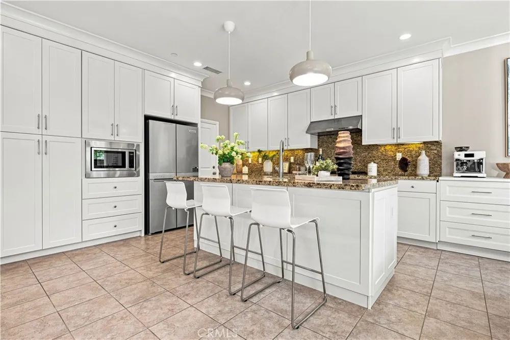 259 Rodeo Irvine, CA 92602
