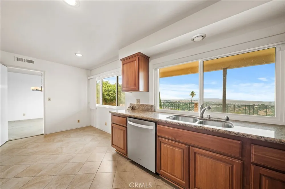 704 Crest Vista Drive Monterey Park, CA 91754
