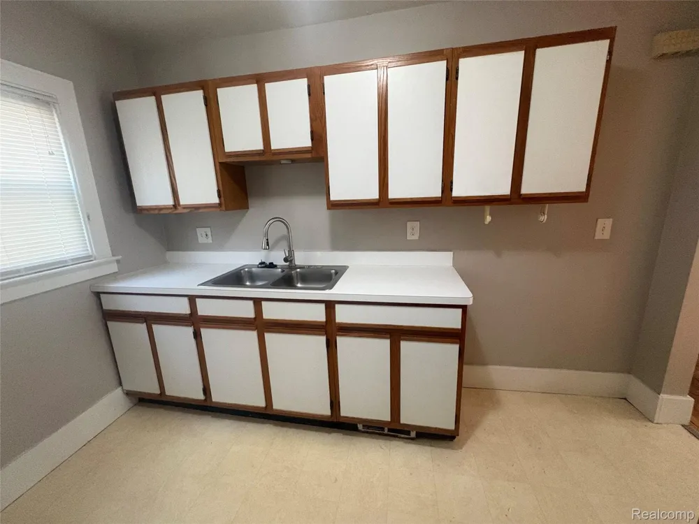 436 E Cambourne Street Ferndale City, MI 48220