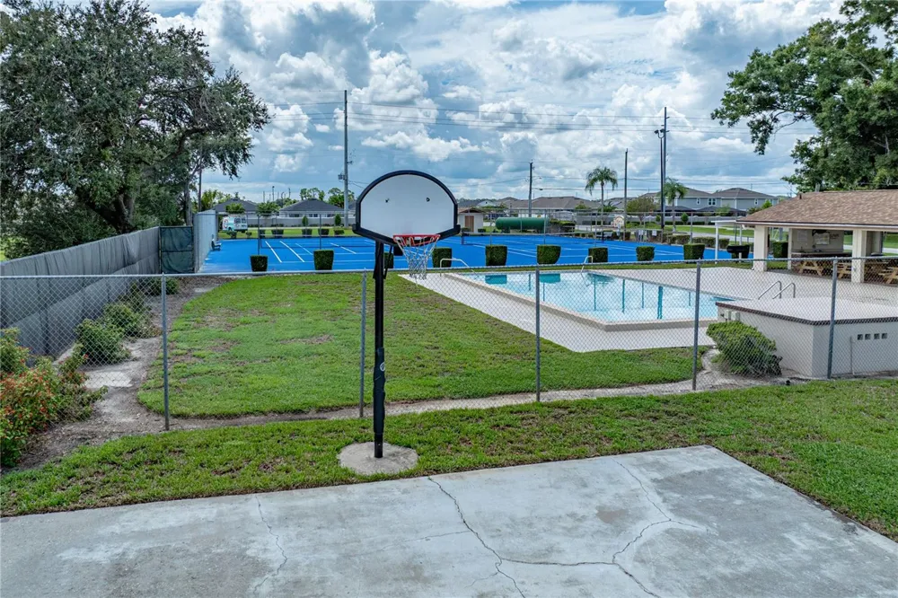 124 POINTE DRIVE Auburndale, FL 33823