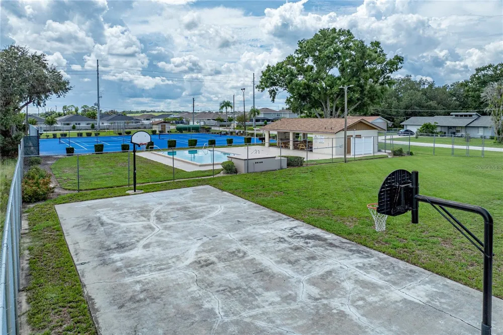 124 POINTE DRIVE Auburndale, FL 33823