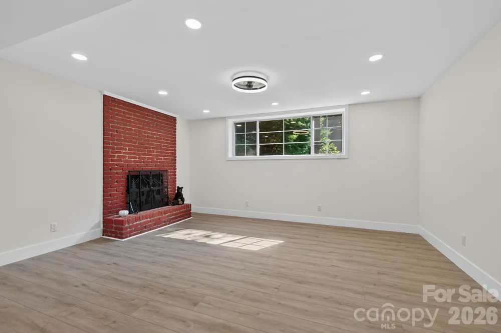 65 Beechwood Road Asheville, NC 28805