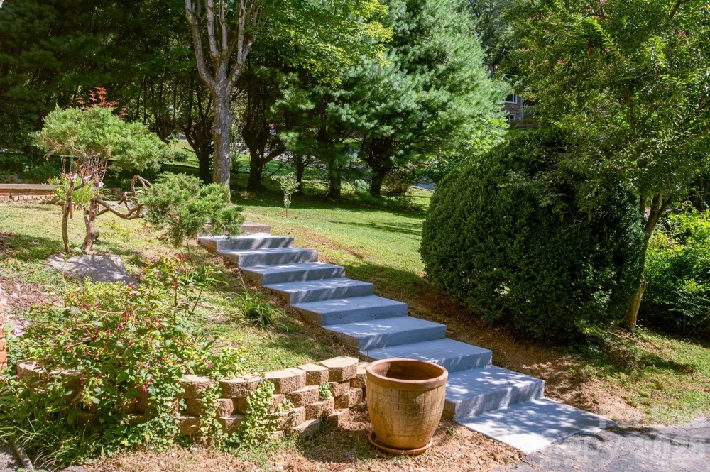 65 Beechwood Road Asheville, NC 28805