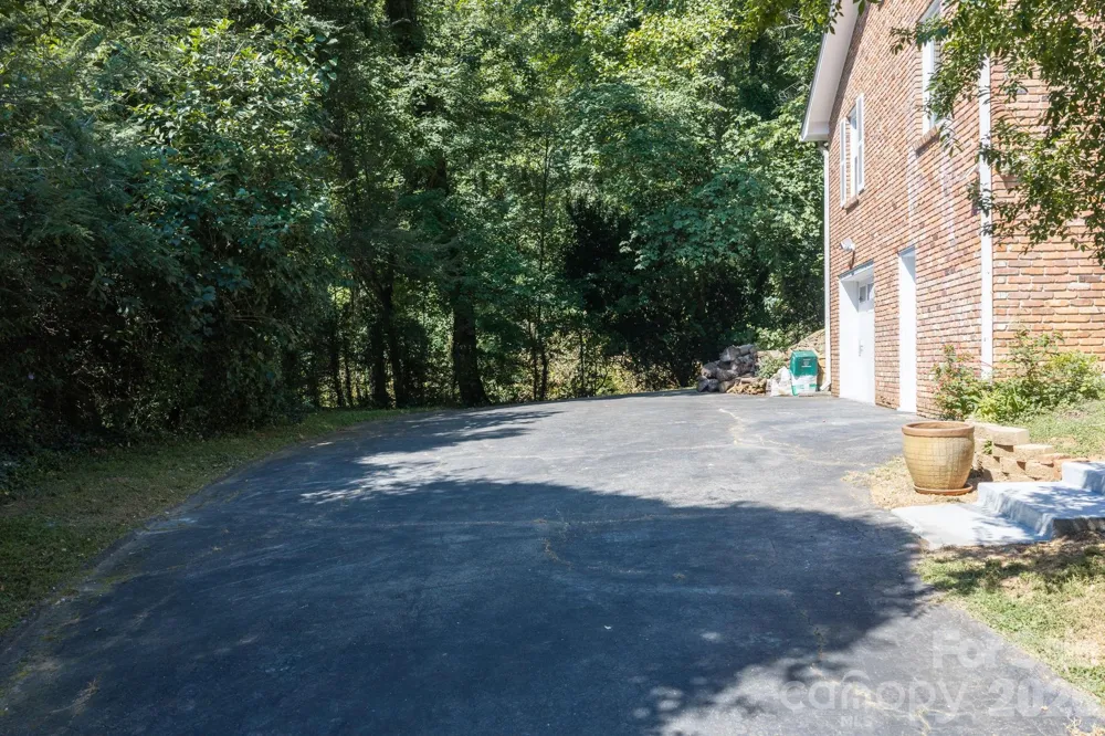 65 Beechwood Road Asheville, NC 28805