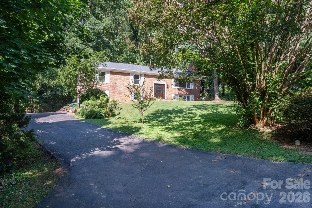 65 Beechwood Road Asheville, NC 28805