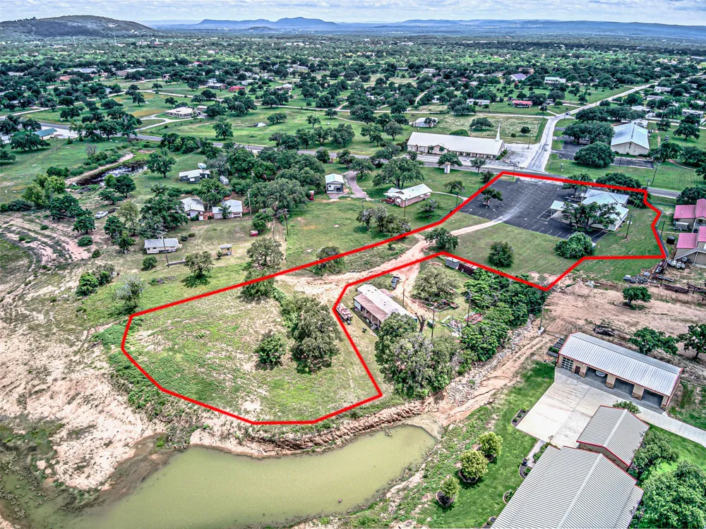 901 Lillian Dean Road Buchanan Dam, TX 78609