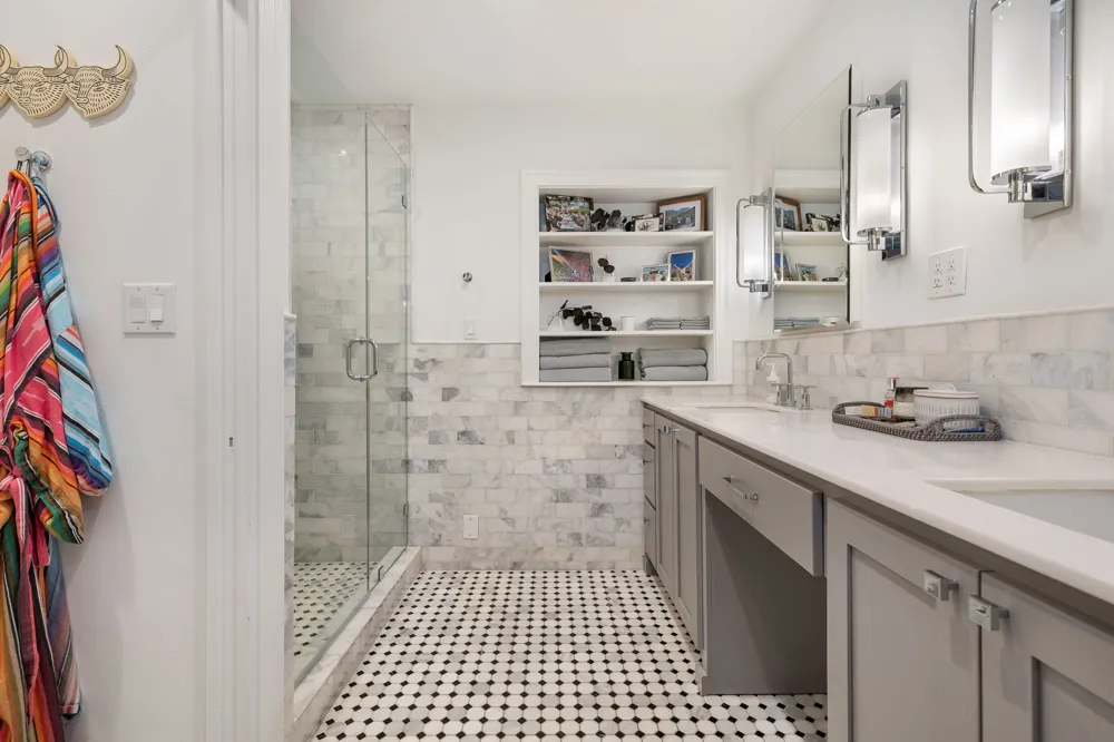 2304 Greenlee Drive Austin, TX 78703