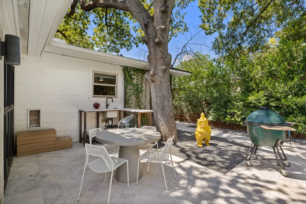 2304 Greenlee Drive Austin, TX 78703