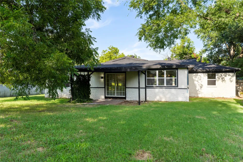 1026 Park Center Street Benbrook, TX 76126
