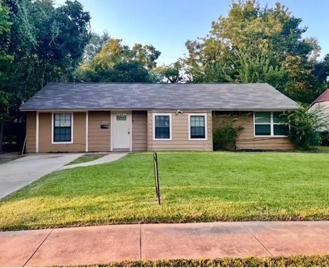 6043 Lyndhurst Drive