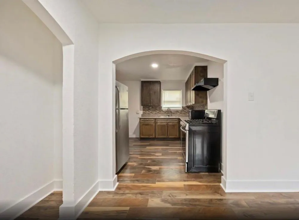 6043 Lyndhurst Drive Houston, TX 77033