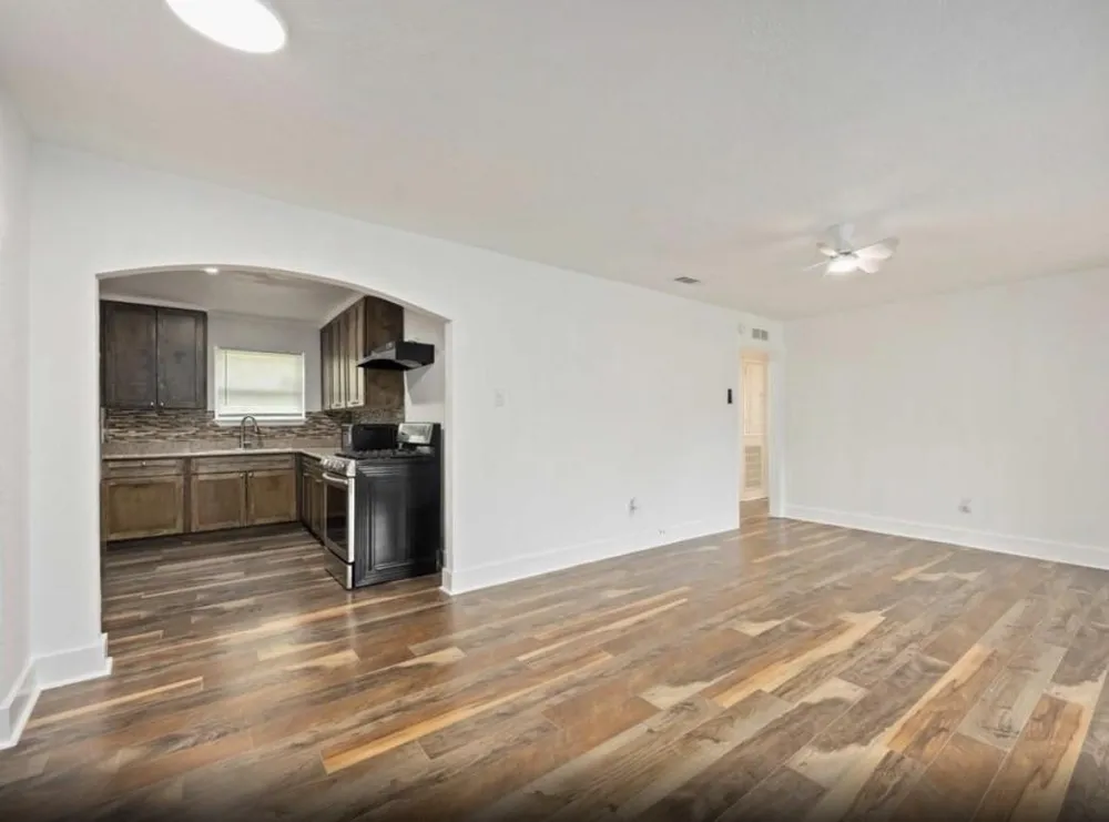 6043 Lyndhurst Drive Houston, TX 77033
