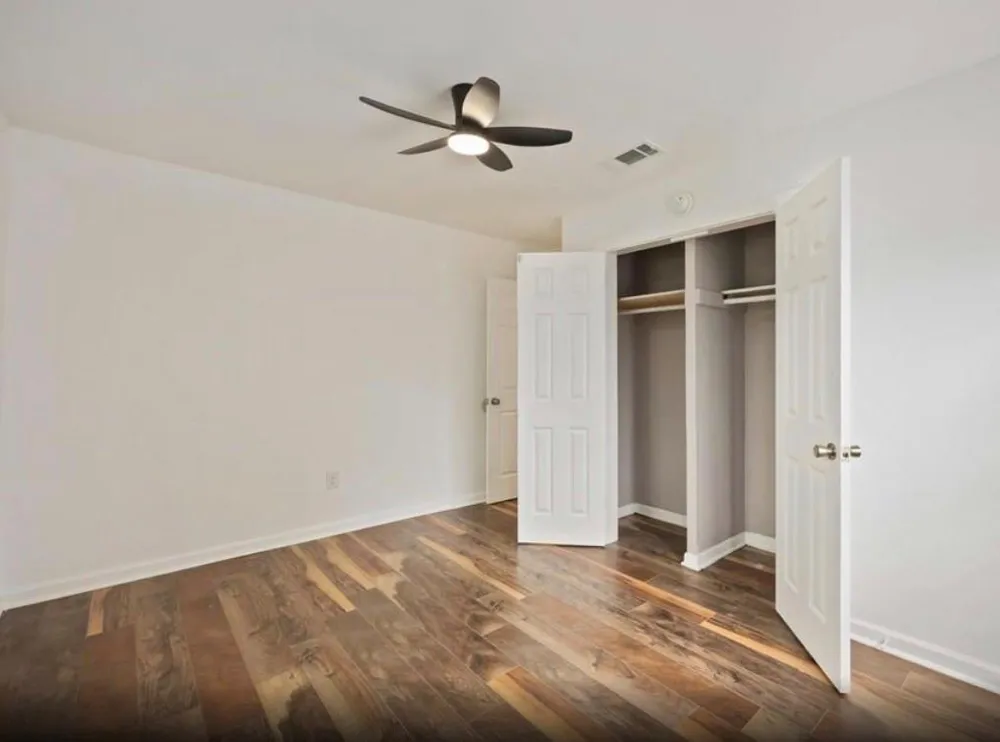 6043 Lyndhurst Drive Houston, TX 77033