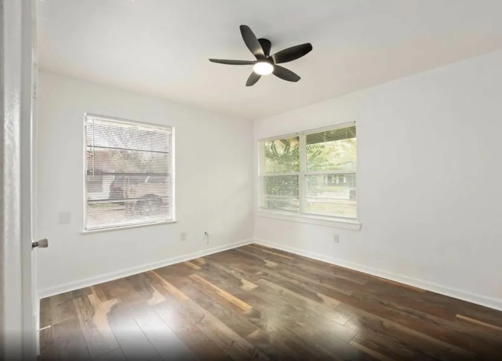 6043 Lyndhurst Drive Houston, TX 77033