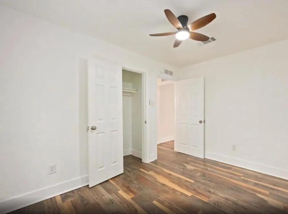 6043 Lyndhurst Drive Houston, TX 77033