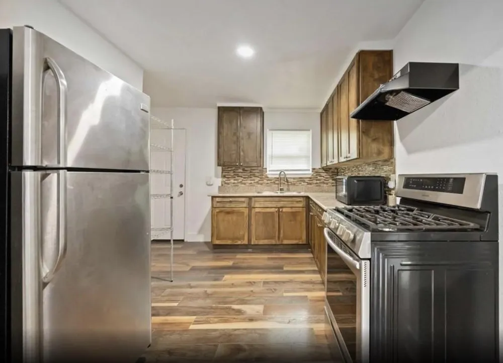 6043 Lyndhurst Drive Houston, TX 77033