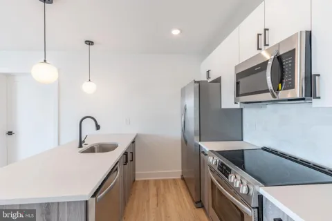 629 W GIRARD AVENUE #502