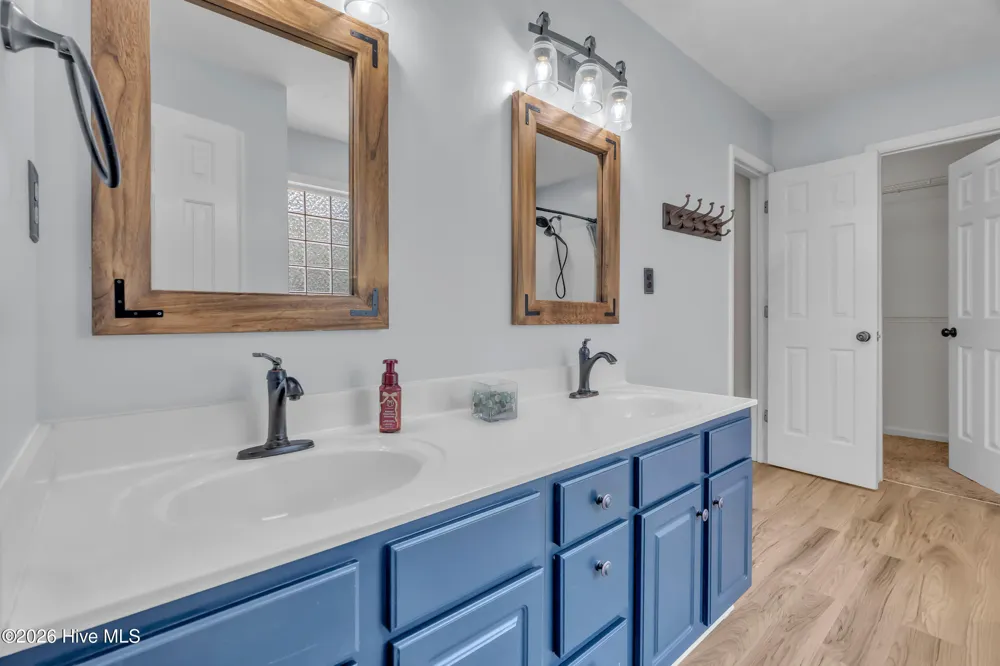 305 E Regent Court Jacksonville, NC 28546