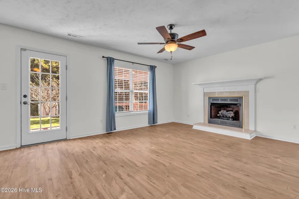 305 E Regent Court Jacksonville, NC 28546