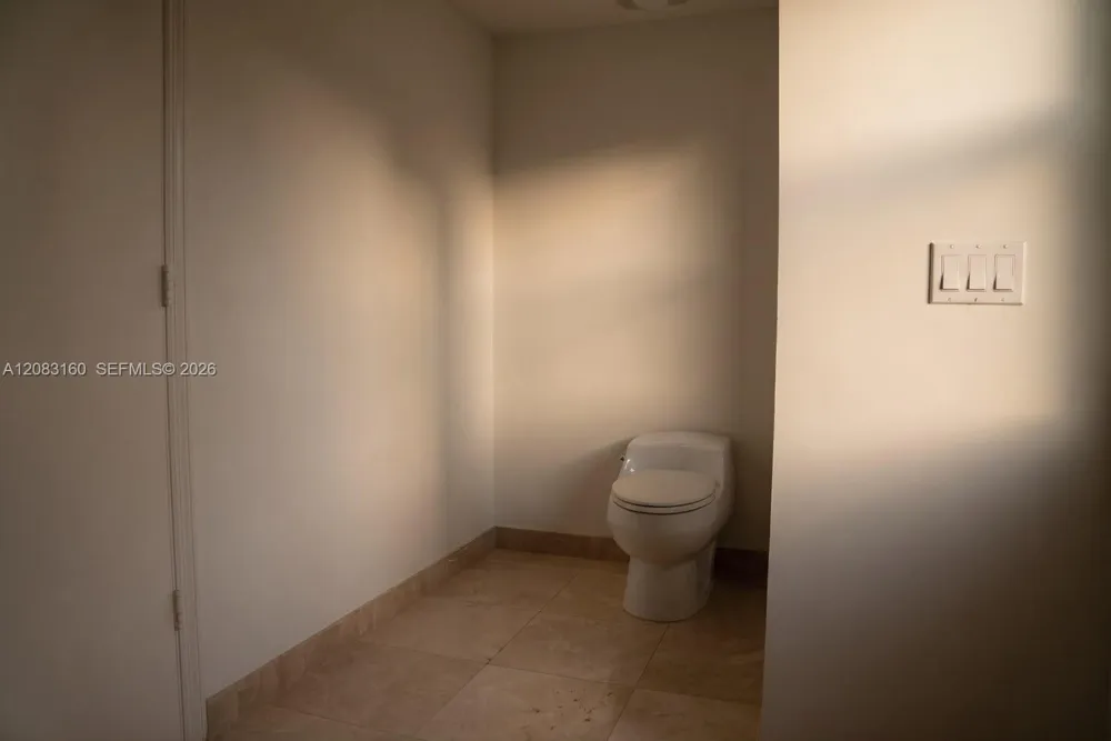 15051 Royal Oaks Ln #1104 North Miami, FL 33181