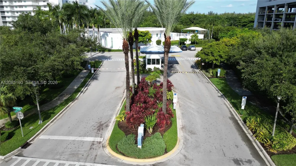 15051 Royal Oaks Ln #1104 North Miami, FL 33181