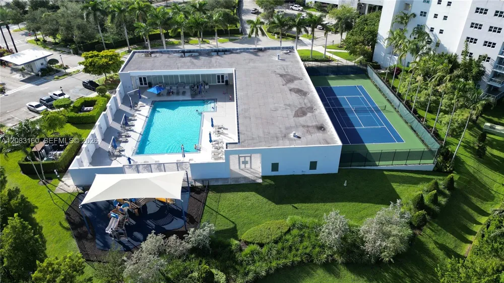 15051 Royal Oaks Ln #1104 North Miami, FL 33181